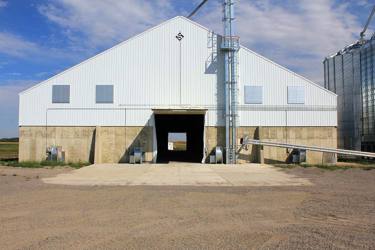 Olivia MN Revier Agricultural Commodities Post Frame 006